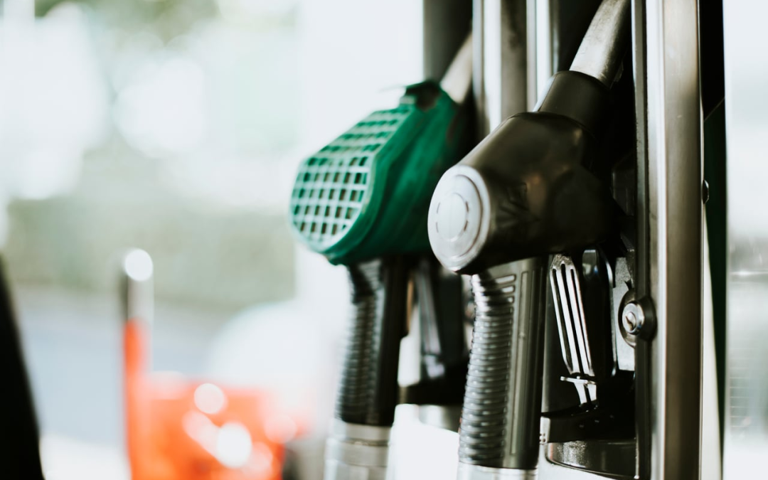 Gobierno y gasolineros acuerdan mantener tope del diésel en 28 pesos
