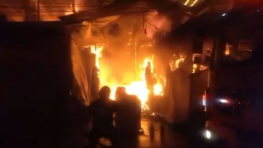 Se registra incendio frente al Mercado de Sonora: VIDEO
