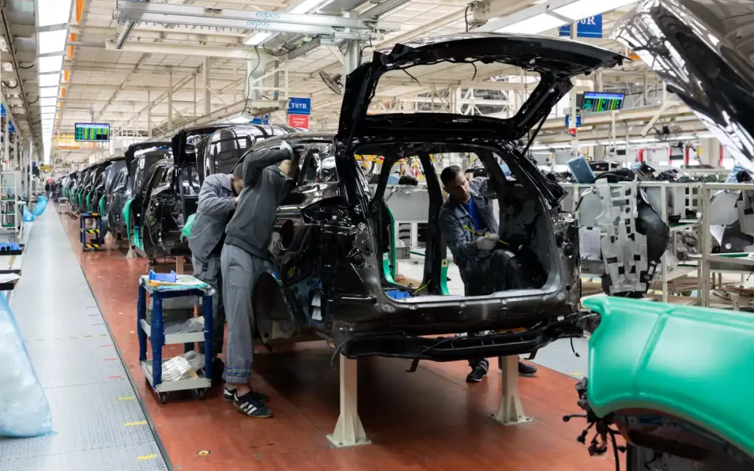 Industria automotriz insta a Trump a extender TMEC con México y Canadá