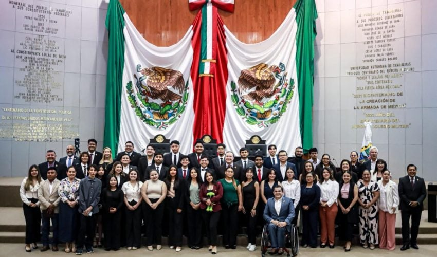 Ciudad Victoria, Tamaulipas.- La estrategia de acercar oportunidades laborales directamente a las colonias y territorios de Tamaulipas continuará fortaleciéndose con nuevas ferias de empleo y brigadas de vinculación laboral que se realizarán en distintos municipios del estado durante los próximos meses.   En ese sentido, el titular de la Secretaría del Trabajo y Previsión Social de Tamaulipas, Luis Gerardo Illoldi Reyes, informó que la dependencia mantiene acciones permanentes para facilitar el acceso a vacantes formales y bien remuneradas para las y los tamaulipecos, principalmente para quienes no tienen la posibilidad de trasladarse a las ferias tradicionales.   “El objetivo es tener presencia en los territorios, en las colonias, acercando la bolsa de trabajo para quienes no pueden desplazarse a una feria de empleo”, expresó.   Destacó que las vacantes promovidas por la Secretaría del Trabajo y el Servicio Nacional del Empleo cumplen con las condiciones de empleo digno, garantizando prestaciones conforme a la ley y salarios competitivos.   “Todos nuestros empleos entran en el formato de empleo digno; son empleos bien remunerados y que cumplen con todas sus prestaciones de ley”, señaló.   Asimismo, explicó que estas acciones son reforzadas mediante la Dirección General de Inspección, con el propósito de vigilar y promover el respeto a los derechos laborales de las y los trabajadores.   Illoldi Reyes adelantó que próximamente se llevarán a cabo nuevas ferias del empleo en la zona sur del estado y en Ciudad Victoria, mientras que durante el mes de julio se contempla otra ronda de jornadas de vinculación laboral en municipios fronterizos como Matamoros y Reynosa.   Por último, dijo que Tamaulipas fortalece las oportunidades laborales para la población, en concordancia con la política de gobierno humanista y de la transformación que impulsa el gobernador Américo Villarreal Anaya.